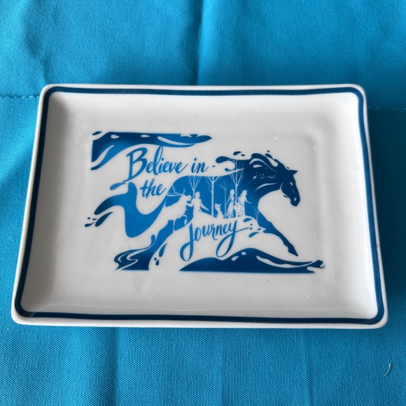 Disney Frozen II Decorative Plate Water Horse Elsa - Picture 1 of 2